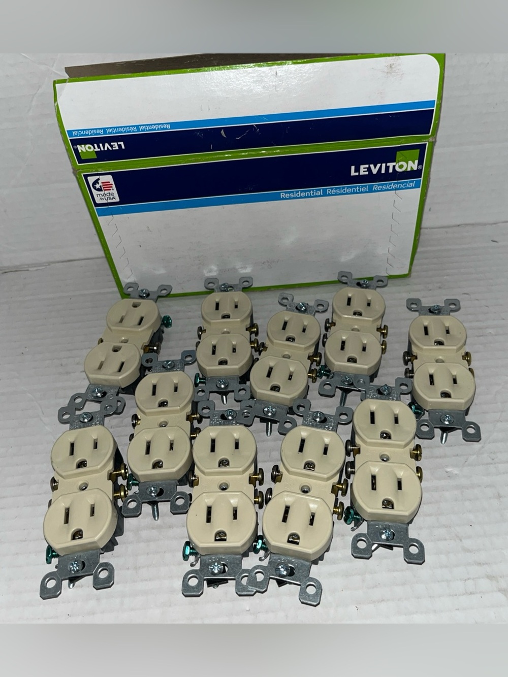 10 Leviton Ivory ReSidential Duplex Receptacle Outlets 5-15R 15A 125V 5320 NEW